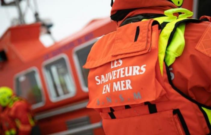 trois blessés graves et une personne recherchée après un accident de bateau en mer