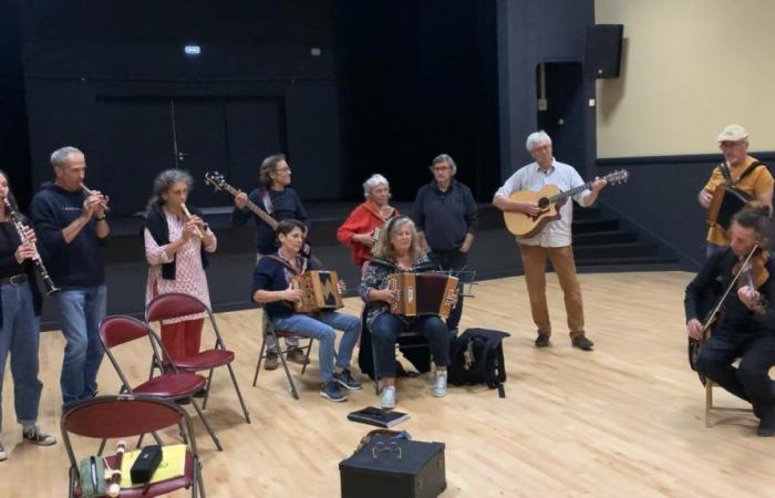 une invitation à venir danser trad et folk pour Octobre Rose