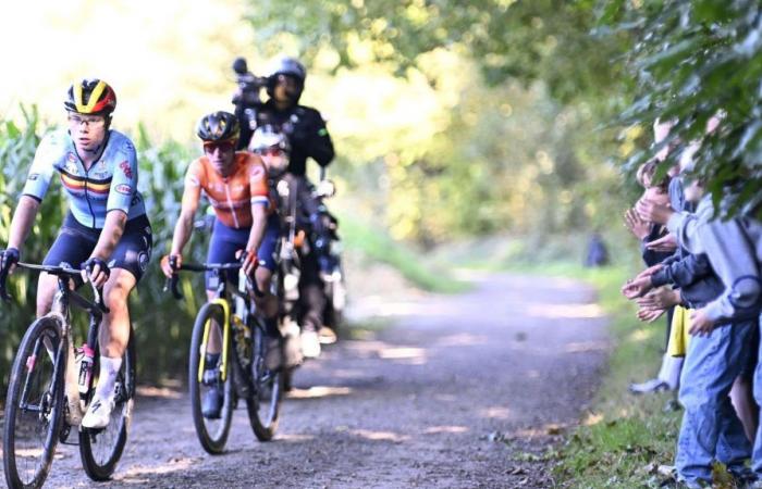 Marianne Vos s’impose face à Lotte Kopecky au sprint et devient championne du monde