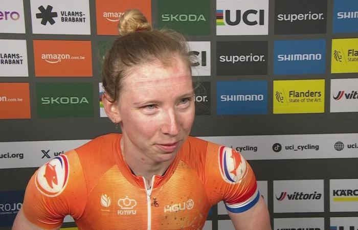 Lotte Kopecky perd le sprint sur terre battue de la Coupe du monde contre Marianne Vos