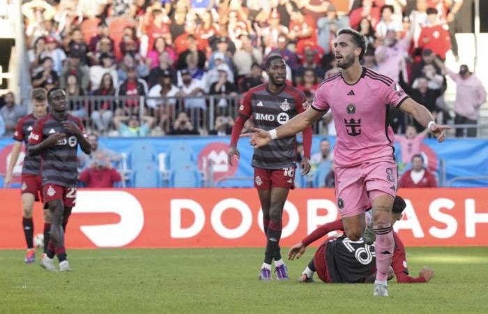 Les fans applaudissent Messi alors que le Toronto FC concède un but tardif à Miami et rate les séries éliminatoires