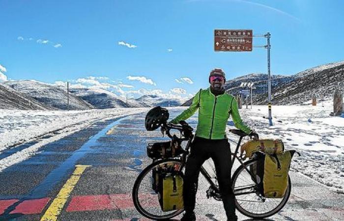 Né à Morlaix, Fabien Saint-Jalmes a parcouru le monde en parcourant 45 000 km à vélo à travers 42 pays.