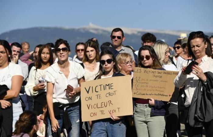 A Mazan, des victimes de violences défilent en soutien à Gisèle Pélicot (photos et vidéos)