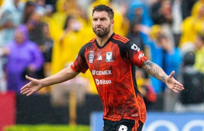 Le terrible coup de canon de Gignac sur coup franc avec les Tigres