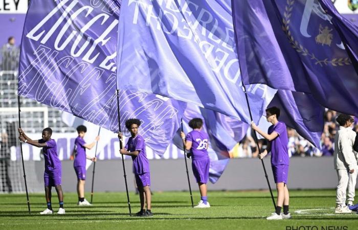 Lotto Park siffle et insulte l’Armée des Mauves après son action en soutien aux supporters du Standard (vidéo) – Tout le football