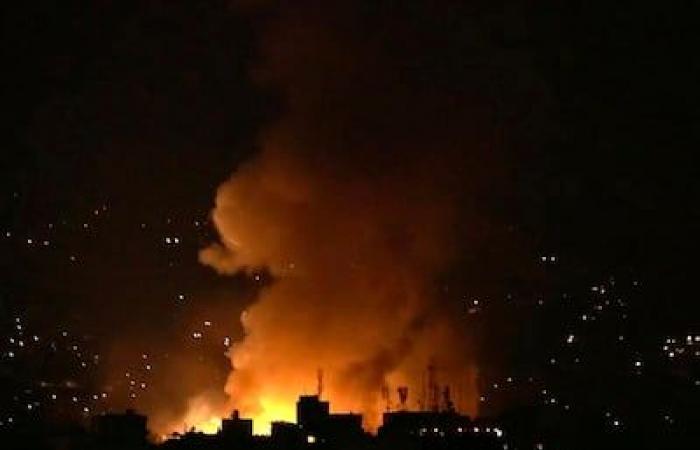 EN IMAGES | D’énormes explosions et jets de flammes dans la banlieue de Beyrouth après les raids israéliens