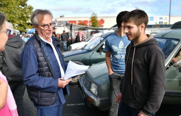 Plus de 110 Citroën C15 réunies en Dordogne avec le designer pour les 40 ans de l’utilitaire