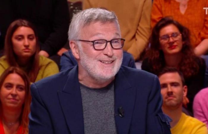 Laurent Ruquier lui rend hommage et a une pensée pour Gérard Jugnot et Isabelle Mergault, ses deux membres aux Grosses Têtes