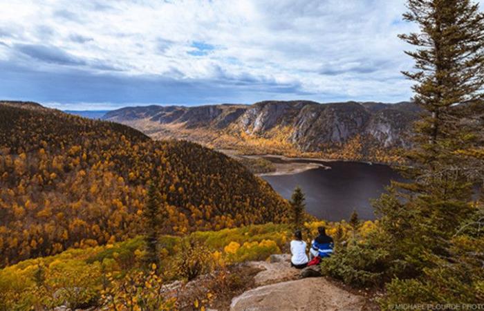 5 randonnées au Saguenay–Lac-Saint-Jean pour voir les couleurs de l’automne