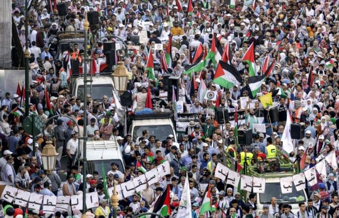 grande marche à Rabat en soutien aux Palestiniens, un an après le déclenchement de la guerre