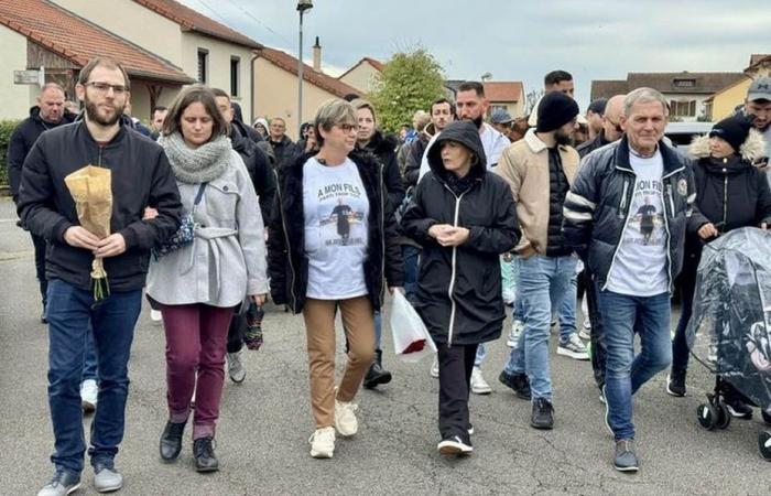 Marche blanche pour Maxime, tué de 43 coups de couteau, “deux ans après les événements, on ne nous dit toujours rien”