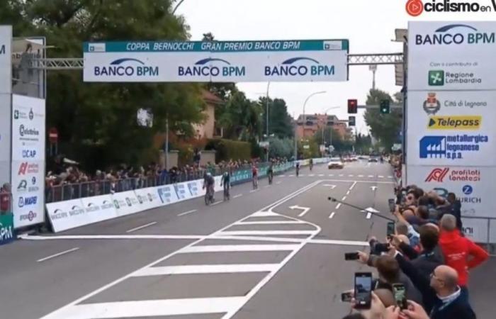 Stan van Tricht remporte sa première victoire professionnelle à la Coppa Bernocchi 2024 alors qu’Evenepoel, Roglic et Hirschi ne figurent pas en finale