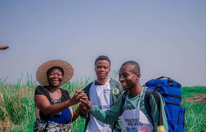 Des vaccinateurs en mission à Malembankulu pour sauver des vies