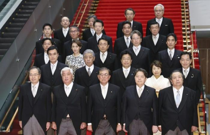 Le gouvernement japonais admet avoir retouché des photos de tenues « bâclées »