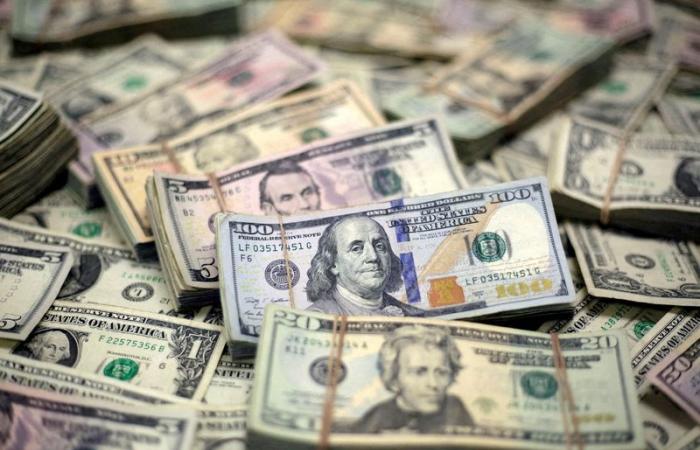 Le dollar s’accroche à son plus haut de 7 semaines alors que les investisseurs réfléchissent aux perspectives des taux américains