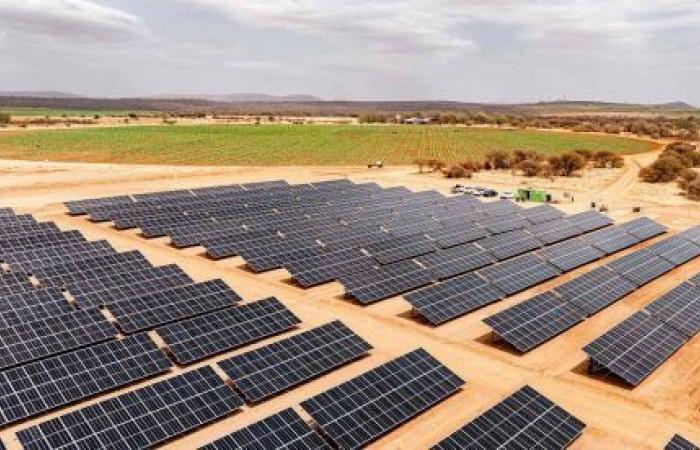 inauguration d’un système de stockage d’énergie photovoltaïque