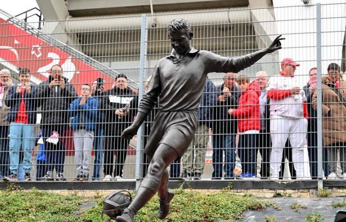 Reims inaugure une statue de Just Fontaine, « figure éternelle du Stade de Reims et de l’équipe de France »