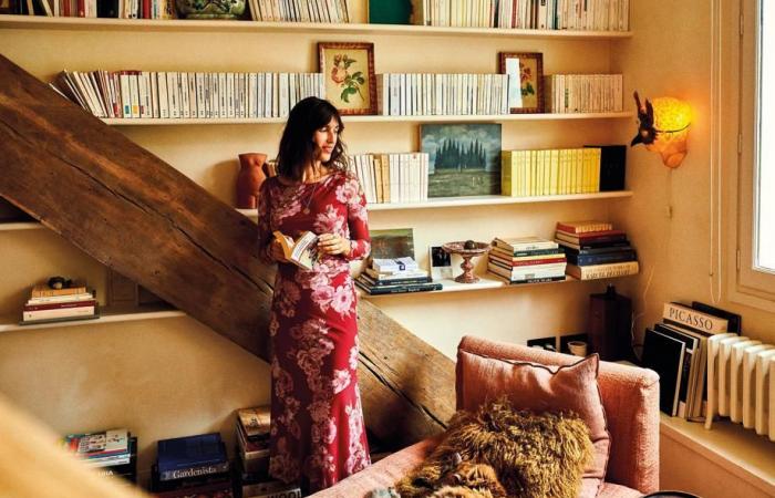 visite privée du duplex parisien de Jeanne Damas