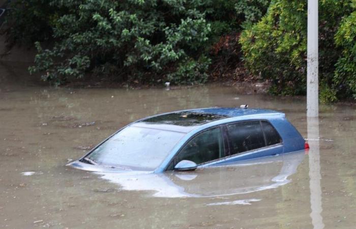 Routes inondées, voitures noyées… à Marseille, des inondations impressionnantes après de fortes pluies