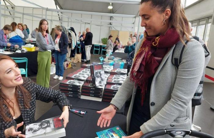 Mélissa Da Costa accueillie comme une rock star au Salon du livre du Mans