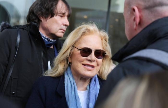 Sylvie Vartan célèbre les 20 ans de son petit-fils Cameron avec des photos rétro amusantes