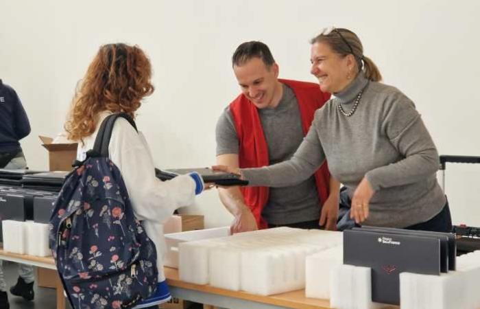 La Région Ile-de-France distribue des ordinateurs aux lycéens pour commencer l’année du bon pied !