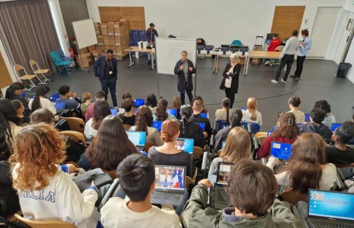 La Région Ile-de-France distribue des ordinateurs aux lycéens pour commencer l’année du bon pied !