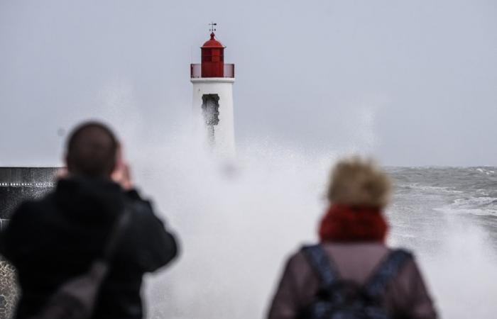 MAP. Storm Kirk. Orange rain-flood warning in Loire-Atlantique, Vendée, Maine-et-Loire and Sarthe