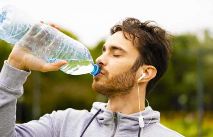 Cette erreur que tout le monde fait avec sa bouteille d’eau est très dangereuse pour votre santé