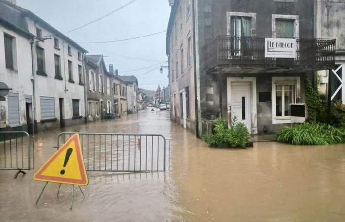 la commune de Fontenoy-le-Château sous les eaux, les routes coupées, les Vosges en alerte orange