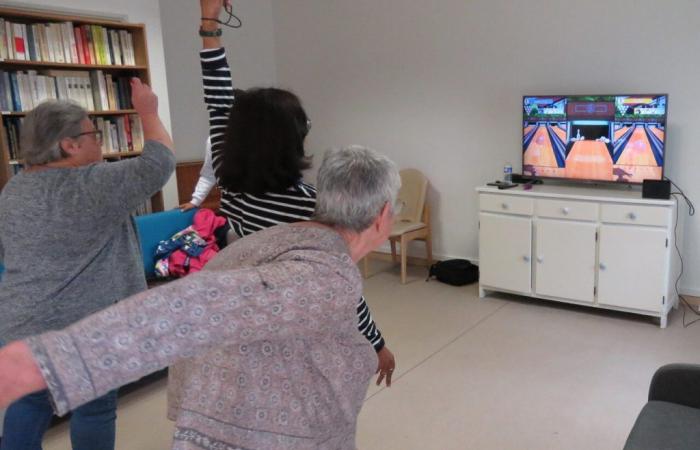 En Seine-et-Marne, les seniors jouent à la Switch pour exercer leur cerveau et leur corps