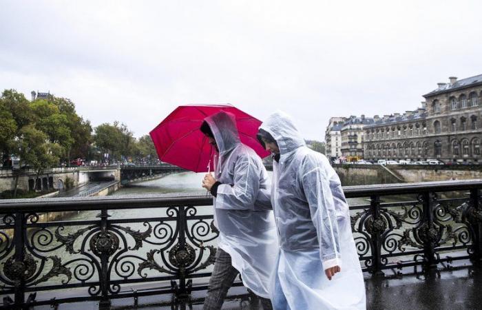 un mort dans l’Hérault, 67 000 foyers sans électricité, des trains à l’arrêt, un mois de pluie en un jour, la France emportée par un lourd bilan