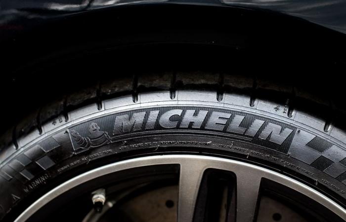 Michelin parade avec son « salaire décent » et ferme ses usines en France !