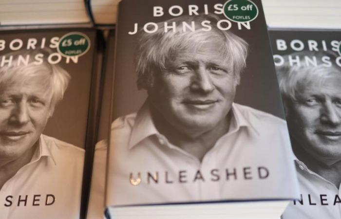 Fidèle à lui-même, Boris Johnson publie ses mémoires et s’attaque à tout