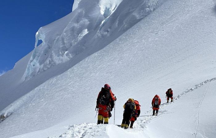 Éteint il y a 100 ans, le corps d’un alpiniste retrouvé sur l’Everest pourrait changer l’histoire