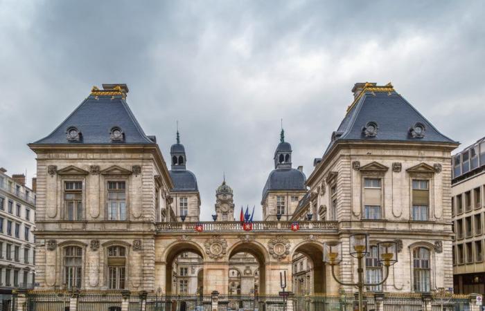 Lyon. Une décision de Michel Barnier (qui coûte cher) fait trembler les murs de la mairie