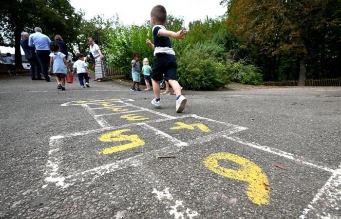 Trois enfants aux urgences après avoir mangé des biscuits lancés par des clowns dans une cour d’école