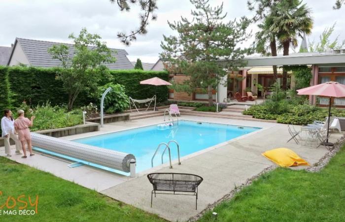 Piscine, terrasse, palmier, ils habitent une villa vintage typique des années 70, qui rappelle la Californie en Alsace