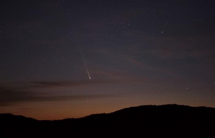 Où, quand et comment observer « la comète du siècle », visible dans le ciel de France depuis quelques nuits ?