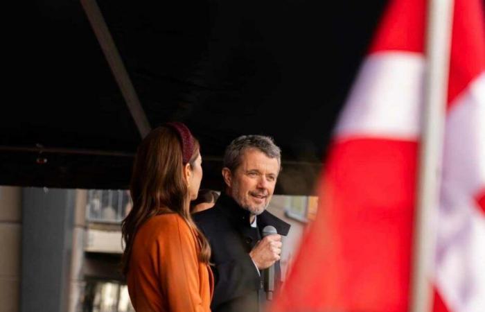 La reine Mary aux couleurs automnales pour célébrer les 750 ans de Holstebro avec le roi Frederik