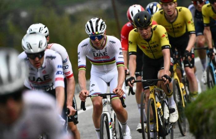 une vingtaine de coureurs en tête dont trois Belges, le peloton lâche prise (direct)