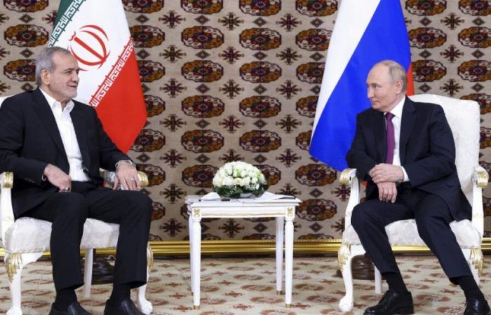 « Nouvel ordre mondial » ? Poutine et Pezeshkian se rencontrent pour la première fois à Achgabat