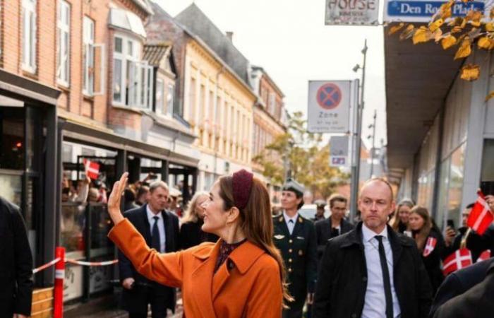 La reine Mary aux couleurs automnales pour célébrer les 750 ans de Holstebro avec le roi Frederik