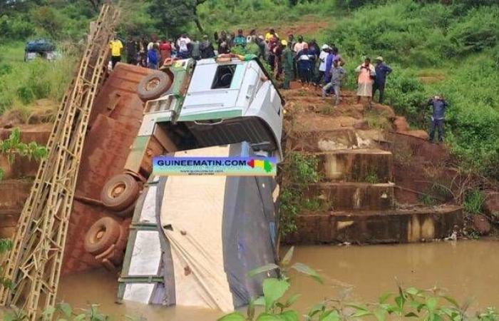 un des apprentis du camion en question toujours coincé sous l’eau