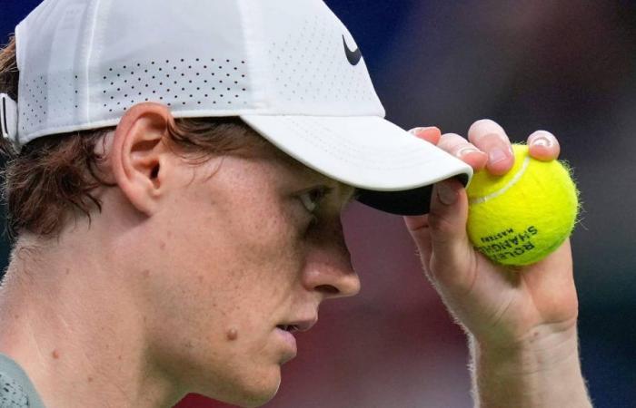 Jannik Sinner imite Novak Djokovic et Roger Federer avec un exploit exceptionnel sur terrain dur au Masters de Shanghai