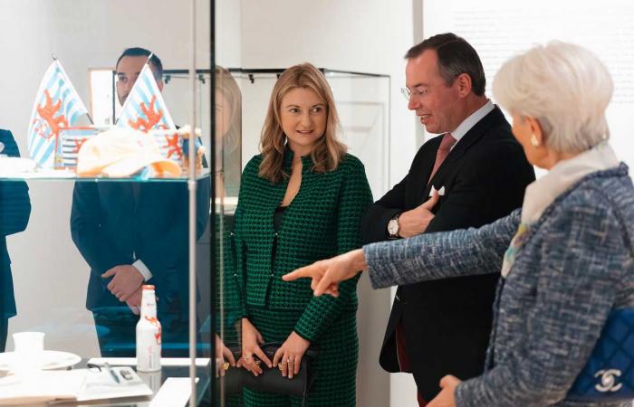 Le couple héritier luxembourgeois en immersion dans l’héraldique pour la première sortie de Guillaume depuis le transfert de lieutenance