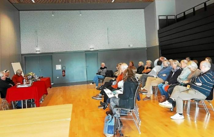 Au salon du livre de Berric, plus de 40 personnes à la conférence animée par Eugène Riguidel et Nono