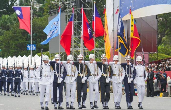 Pékin lance des manœuvres militaires autour de Taïwan, qui affirme avoir déployé des « forces adéquates »