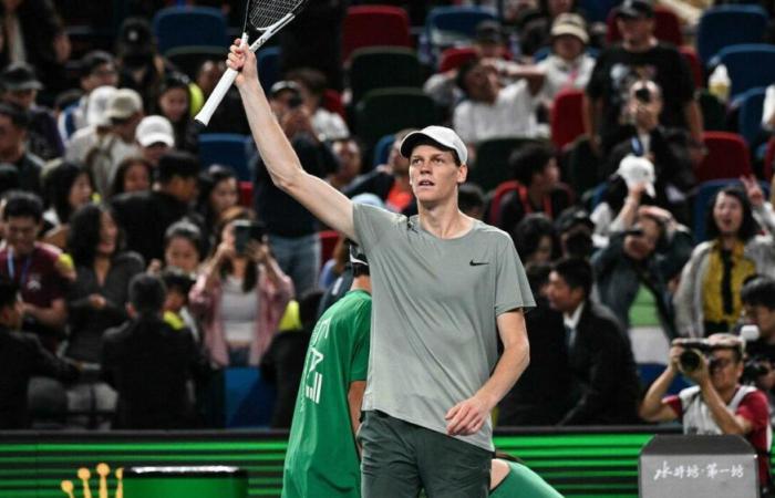 Jannik Sinner prêt à défier Novak Djokovic en finale à Shanghai