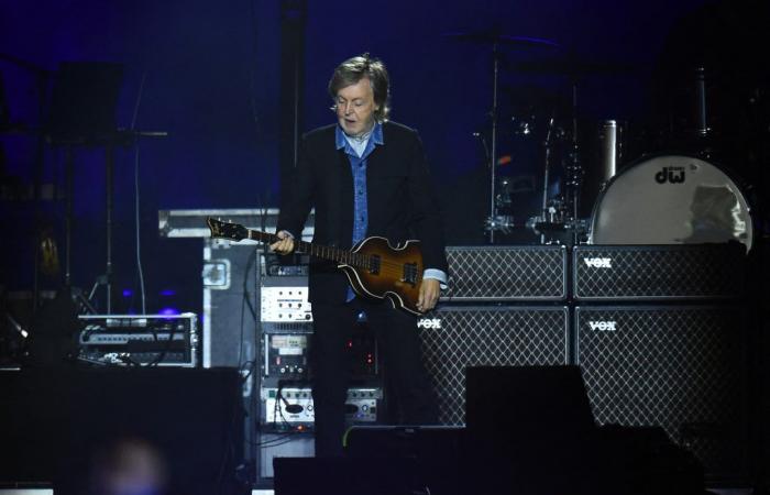 Les McCartney assistent à la messe de Yom Kippour au Chili